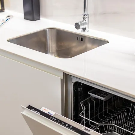 - By Smarthomes דירה